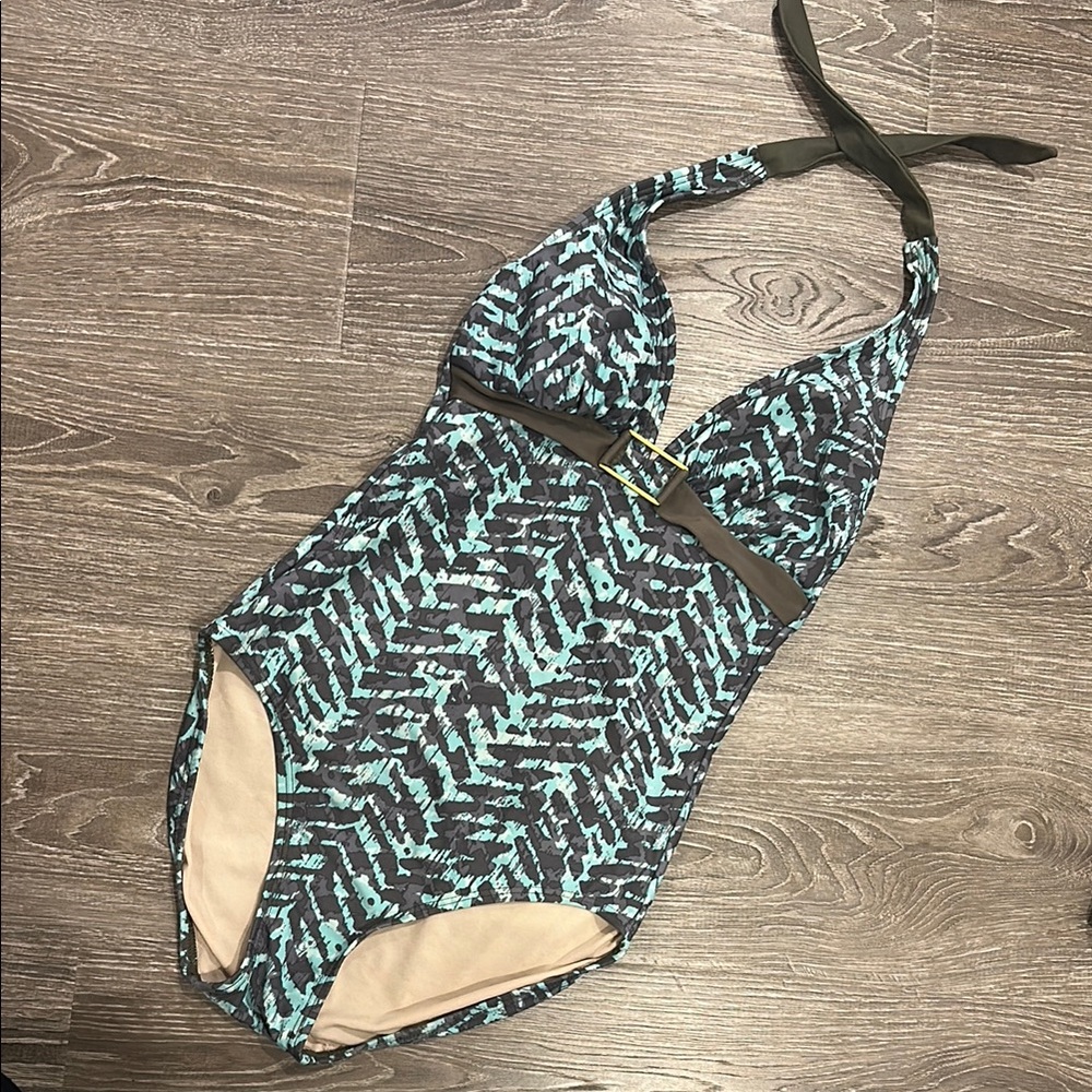 Stylish Halter One-Piece Swimsuit